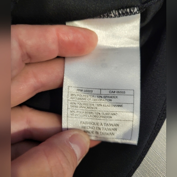 Nike Junior Black Zip-Up Jacket, Size XL (16-18) - Picture 3 of 5